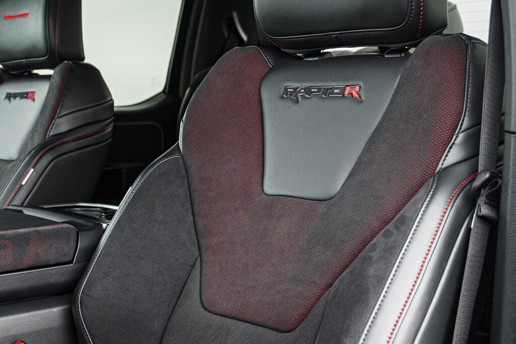 VelociRaptor 1000 Interior