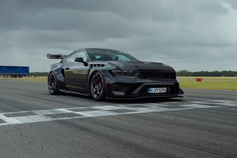 Ford Mustang GTD vs. Porsche 911 GT3 RS