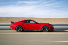 fm-2026-mustang-dark-horse-sc-09-www.fordmuscle.com