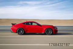 fm-2026-mustang-dark-horse-sc-09-www.fordmuscle.com